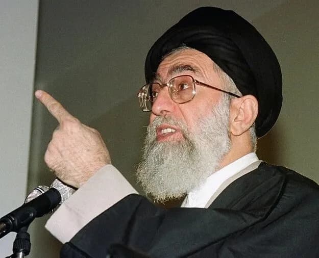 ۶ جنایتی که خامنه‌ای نمی‌تواند از آن‌ها فرار کند